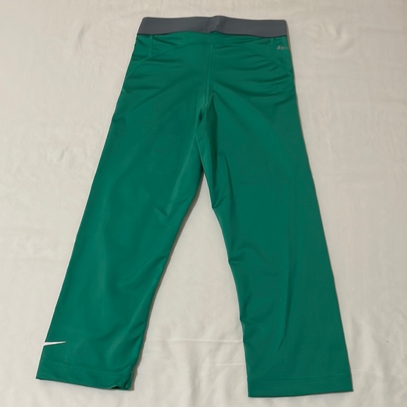 Nike Pro cropped leggings size XS - Picture 2 of 4
